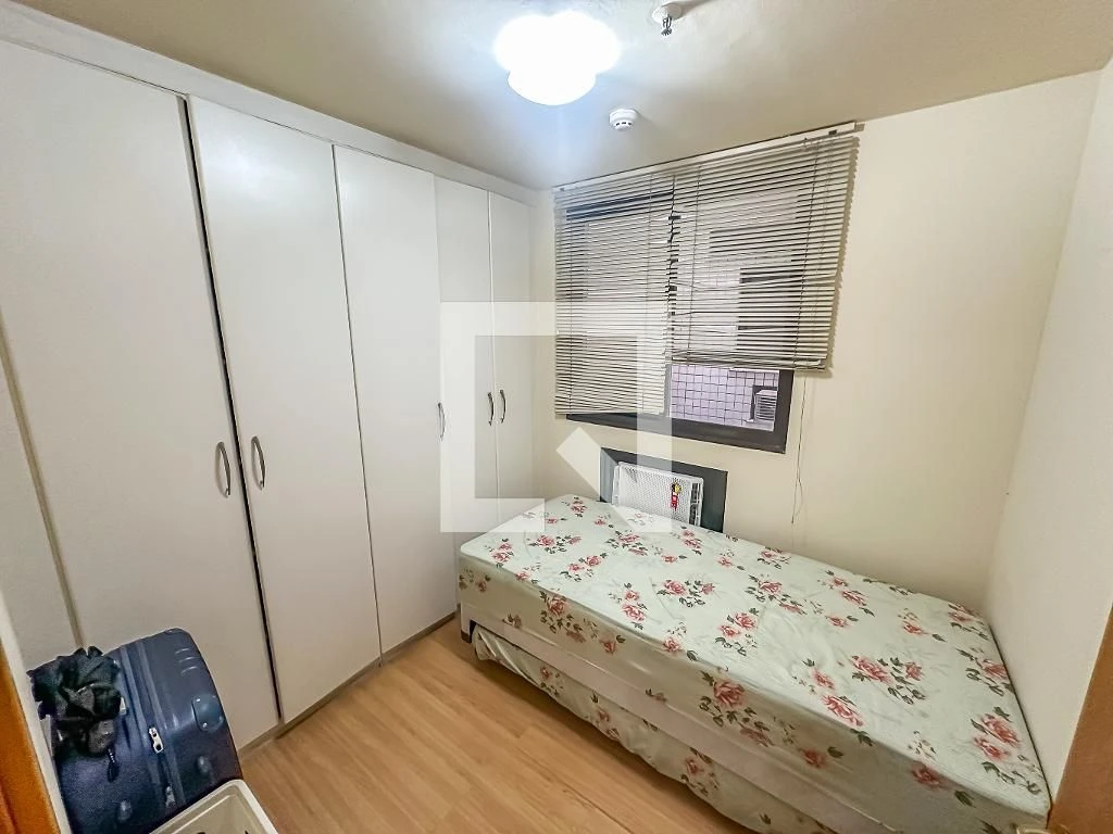 Furnished 2-bedroom apartment with built-in wardrobes — photo 23