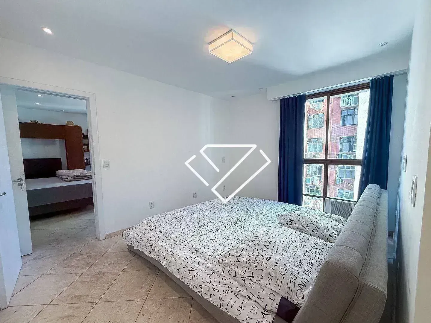 4-bedroom apartment with a separate kitchen and 250 m² — photo 27