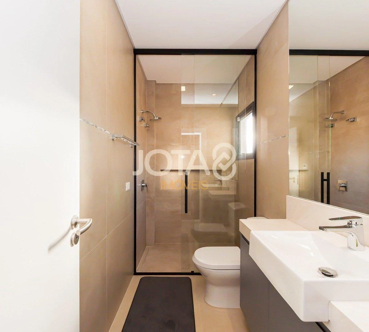 Floor-to-ceiling windows in a 4-bedroom house, 305 m² — photo 23