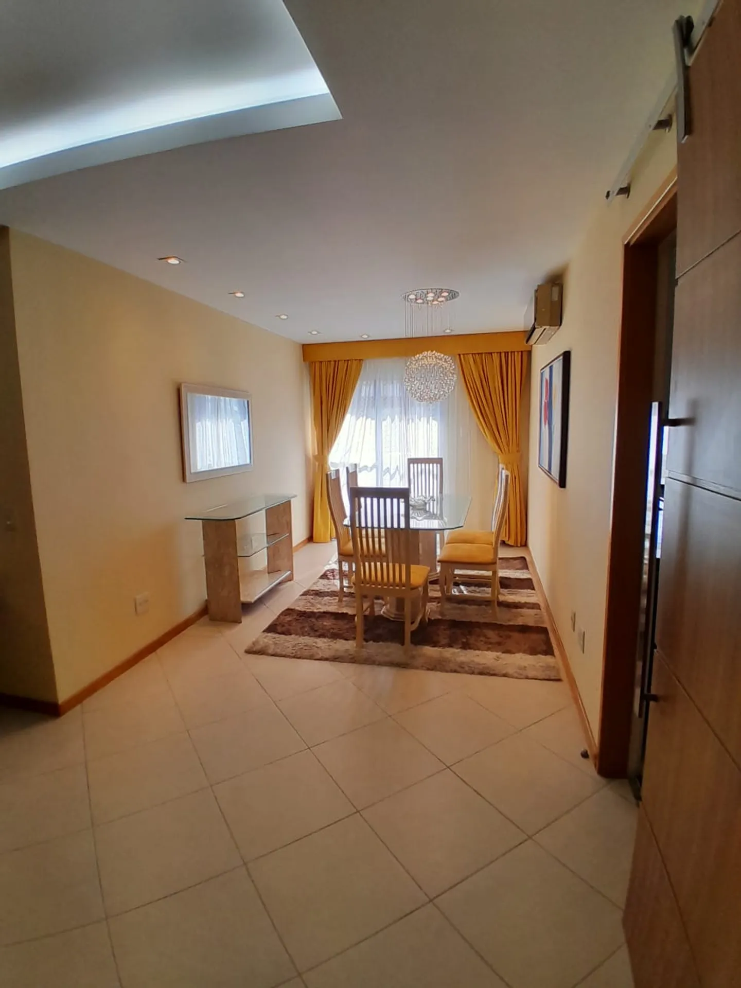 Apartment with 4 bedrooms, 3 bathrooms and built-in storage — photo 5