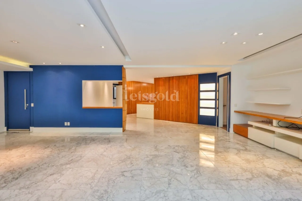 Floor-to-ceiling windows in a 2-bedroom apartment, 230 m² — photo 24