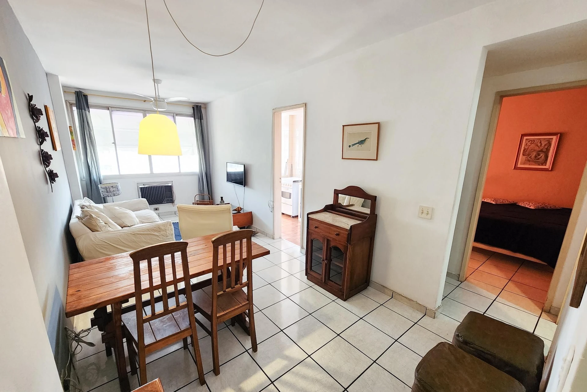 Furnished 1-bedroom apartment with a balcony