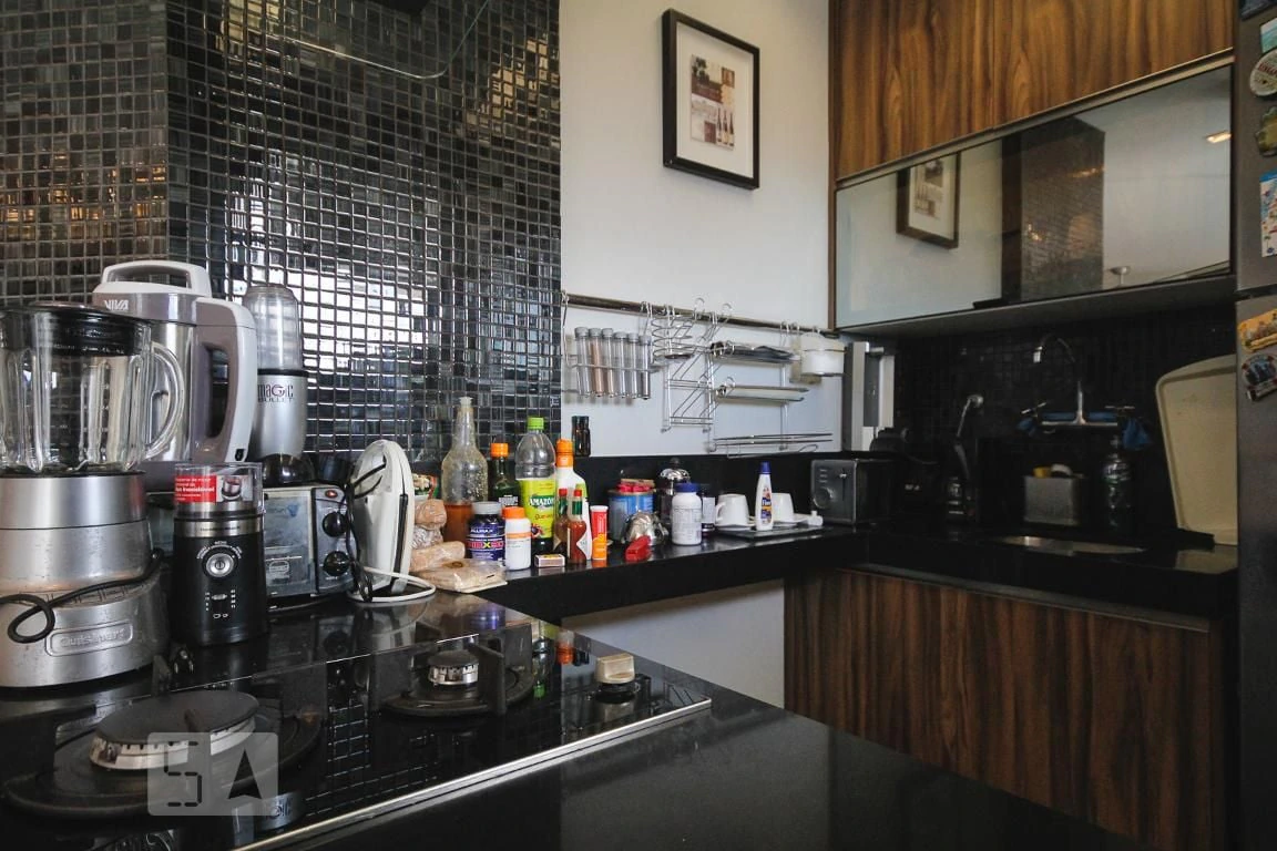 Furnished 1-bedroom apartment with open-plan kitchen — photo 18