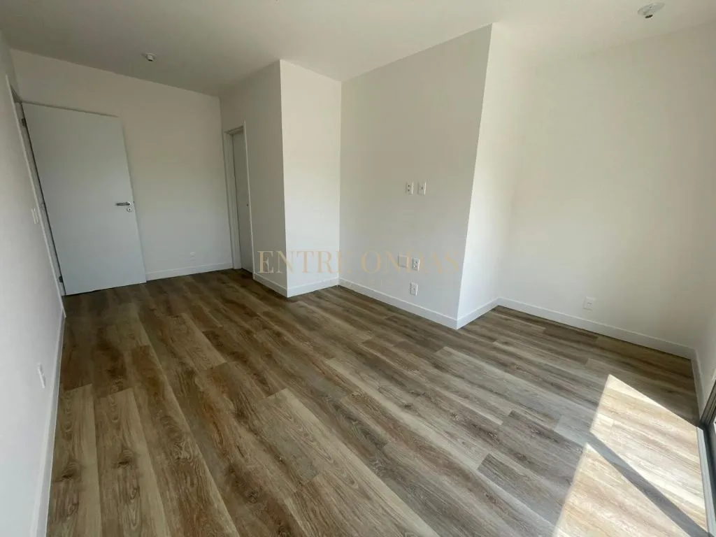 2-bedroom apartment in a building with a gym — photo 3