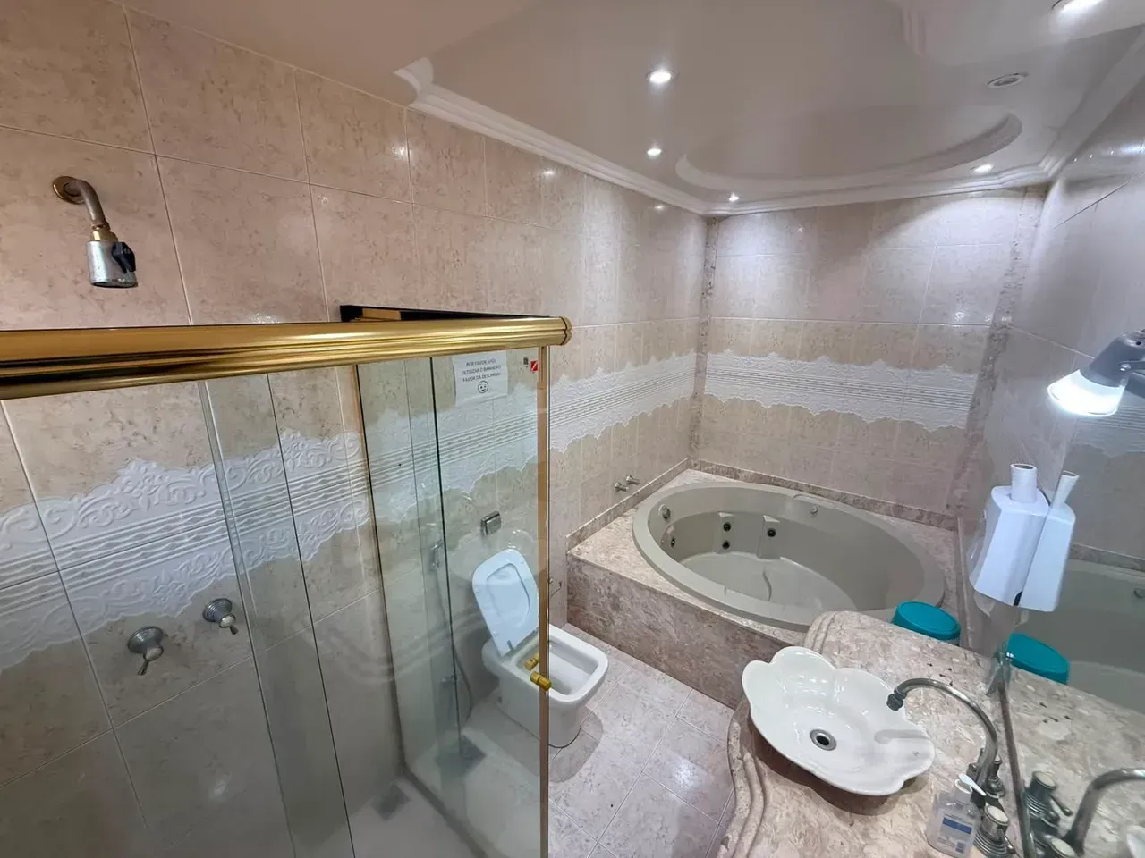 Casa comercial sem mobília com 3 quartos e 4 banheiros — photo 14