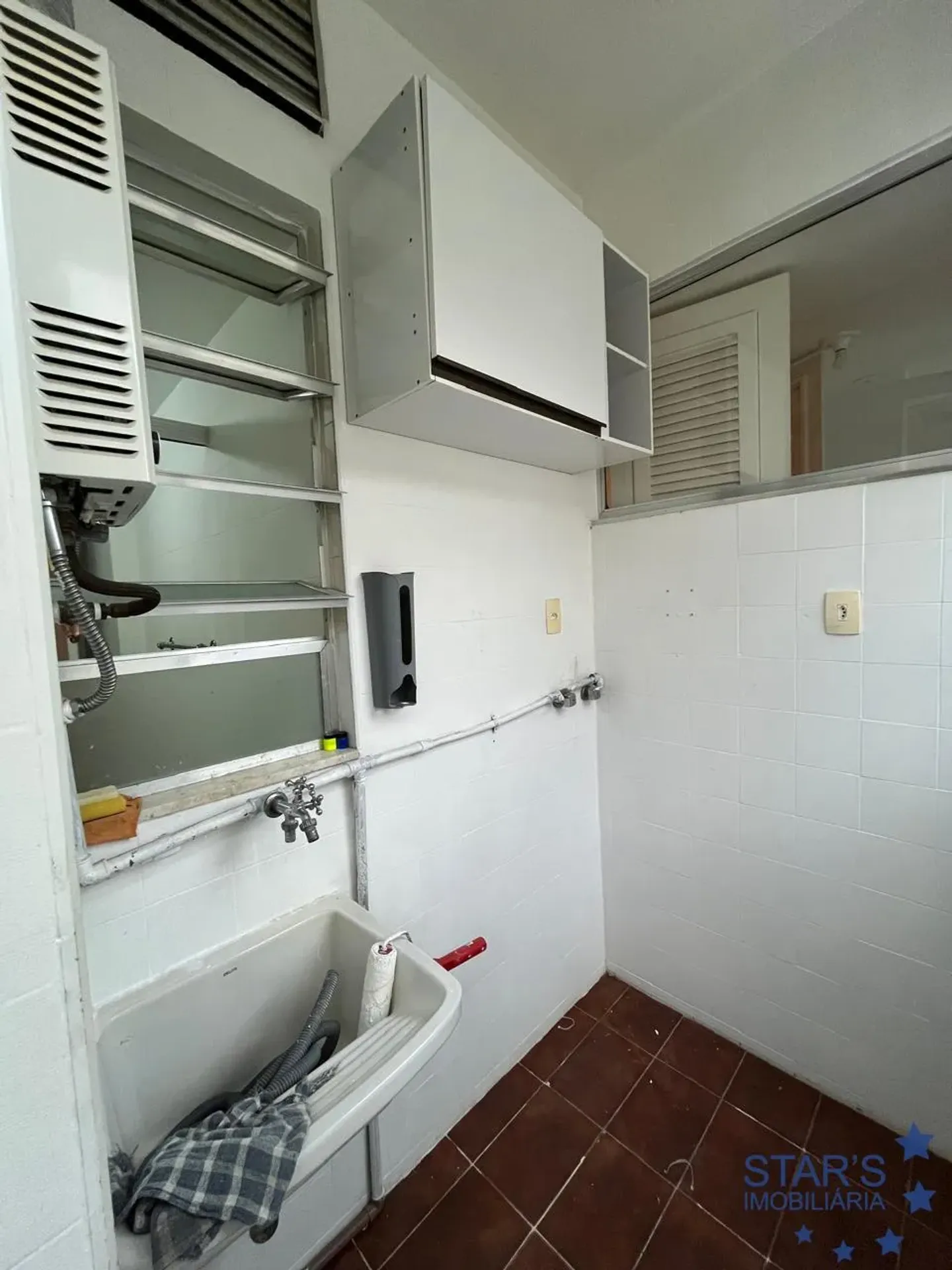 Apartment on the 4th floor with wood or laminate floors — photo 4