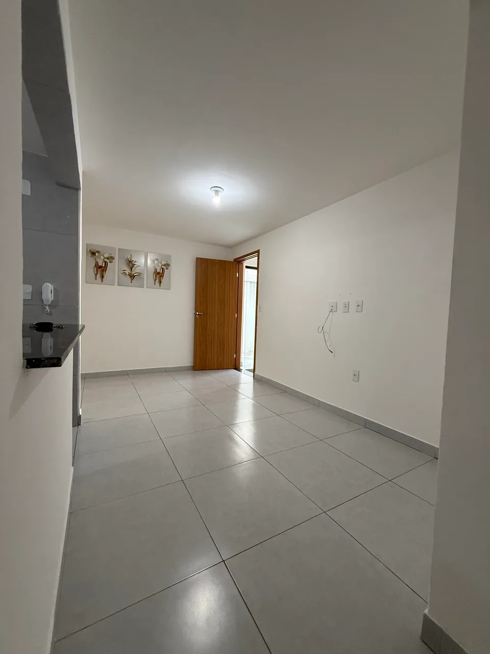Unfurnished apartment with 2 bedrooms and a balcony — photo 14