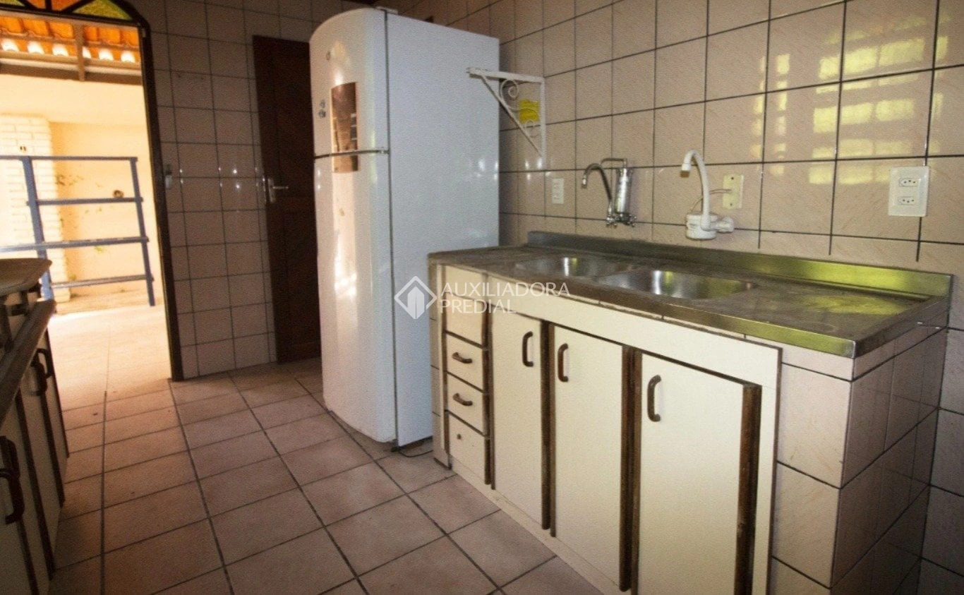 Casa com 3 suítes e quintal privativo
