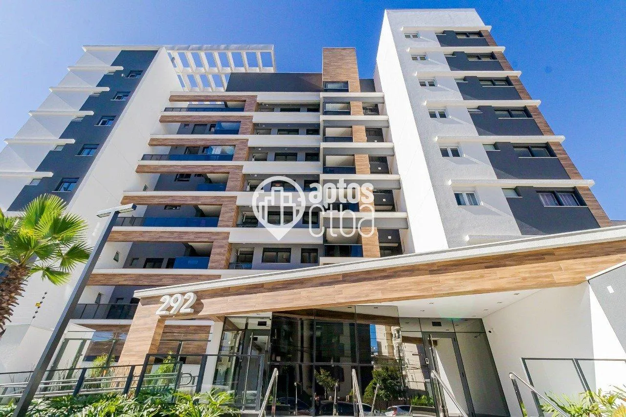 Glass-enclosed balcony in a 2-bedroom apartment, 81 m² — photo 42
