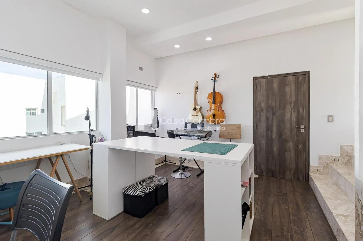 3-bedroom apartment with a bathtub in Curitiba — photo 27