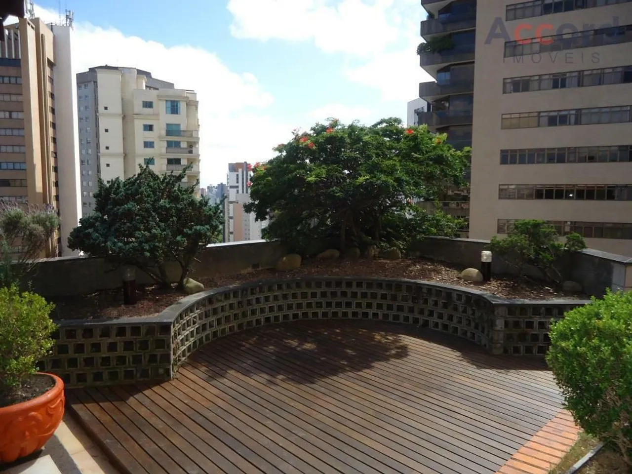 Top-floor apartment with 2 bedrooms and 4 bathrooms, 224 m² — photo 12