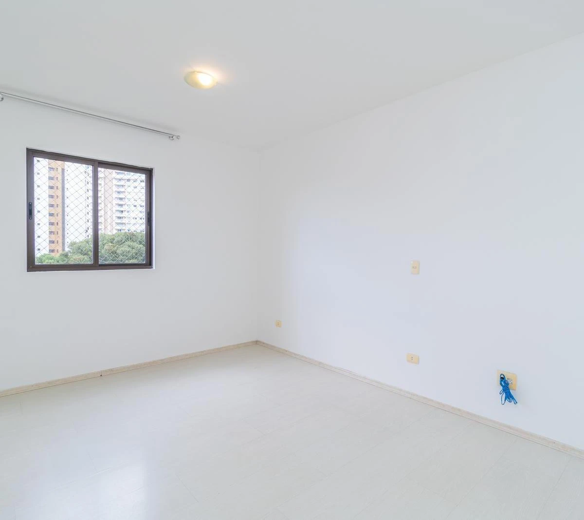3-bedroom apartment with a grill on the balcony — photo 26