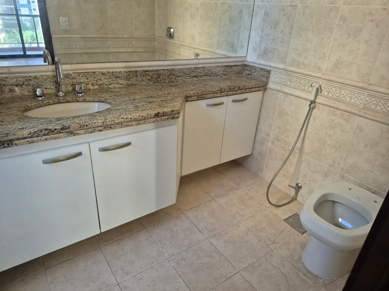 140 m² apartment with 3 bedrooms and an enclosed balcony — photo 6