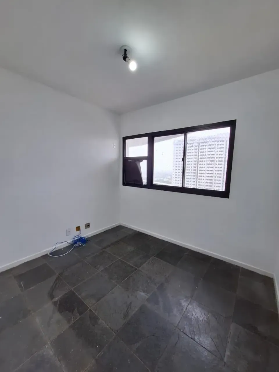 Невмебльована квартира з 3 спальнями і 3 ванними — photo 12