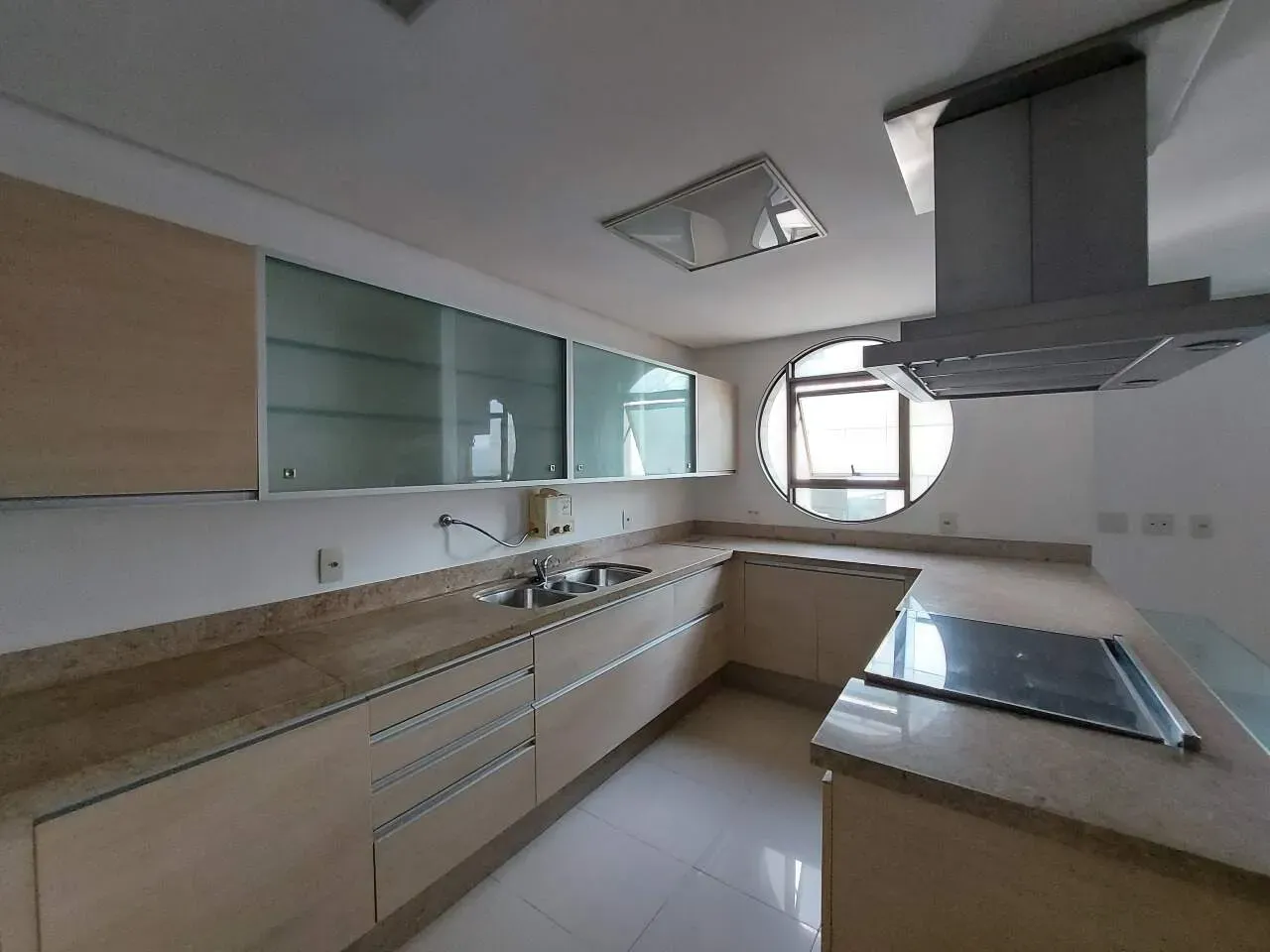 Квартира 300 м² с 2 спальнями-сьютами на 10 этаже — photo 23