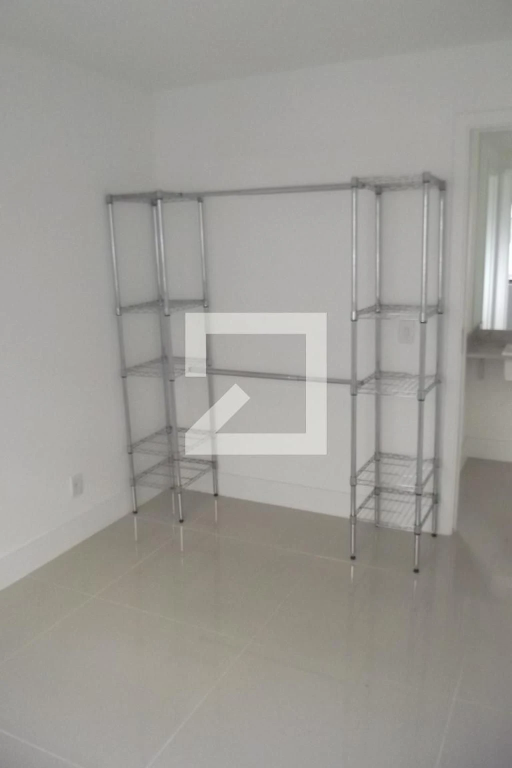 One-bedroom apartment in a building with a gym — photo 28