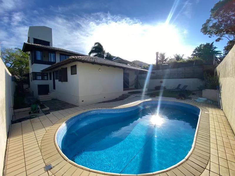 Casa de 4 dormitorios con balcón gourmet en Florianópolis — photo 17