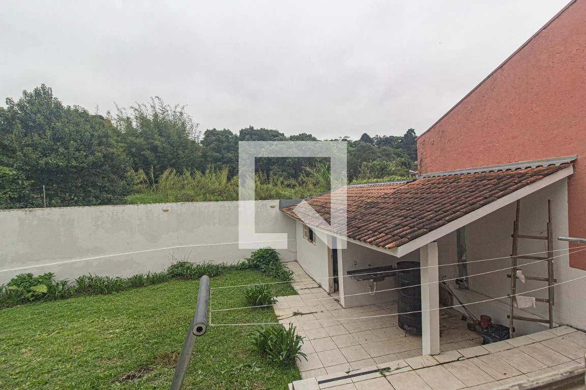 3-bedroom house with a walk-in closet in Curitiba — photo 21
