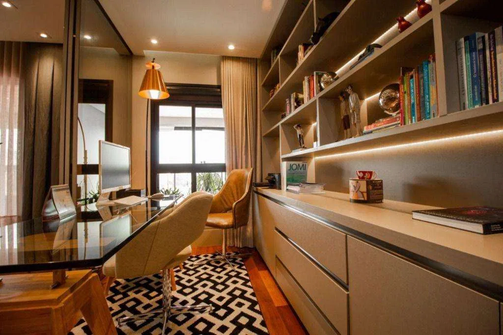 Home office in a 4-bedroom apartment, 181 m² — photo 11
