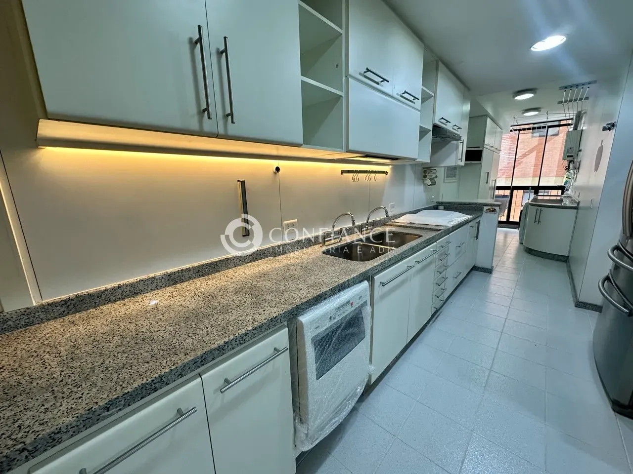 Apartamento de 230 m² com 2 quartos e armários embutidos — photo 47