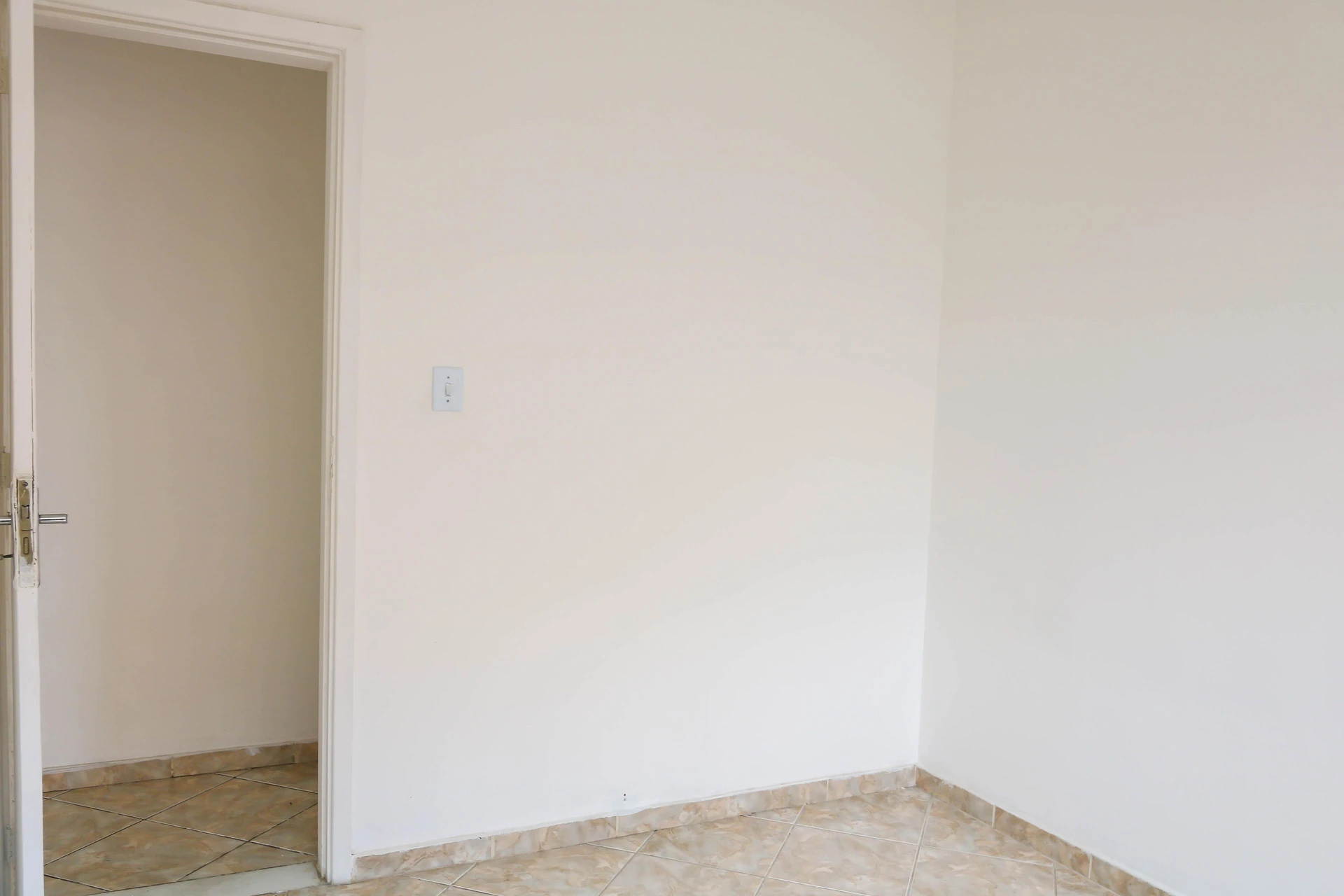 Apartment with 2 bedrooms and an enclosed glass balcony — photo 49