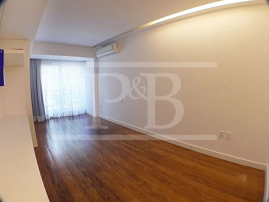 4-bedroom apartment with glassed-in balcony — photo 28