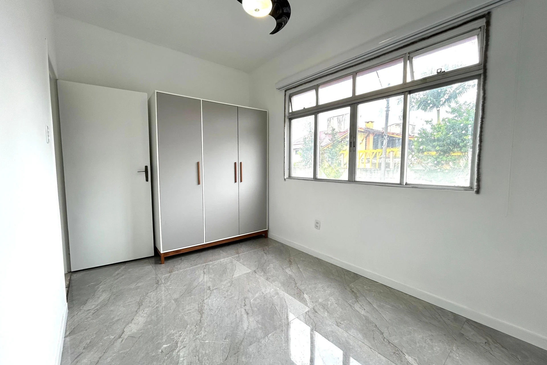 Furnished apartment, 86 m², with a walk-in closet — photo 3