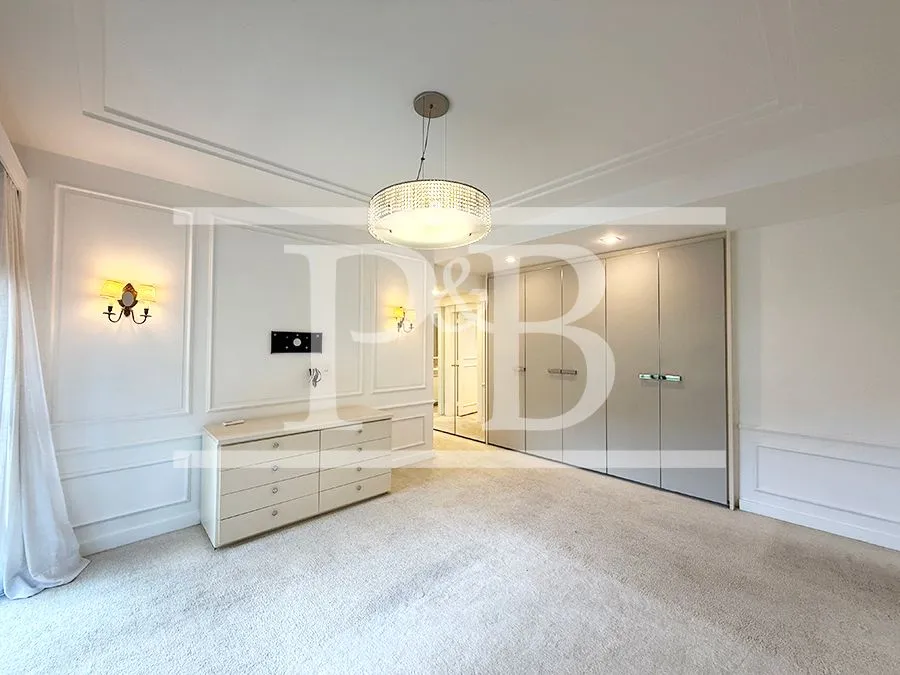 Furnished apartment, 230 m², with a bathtub — photo 11