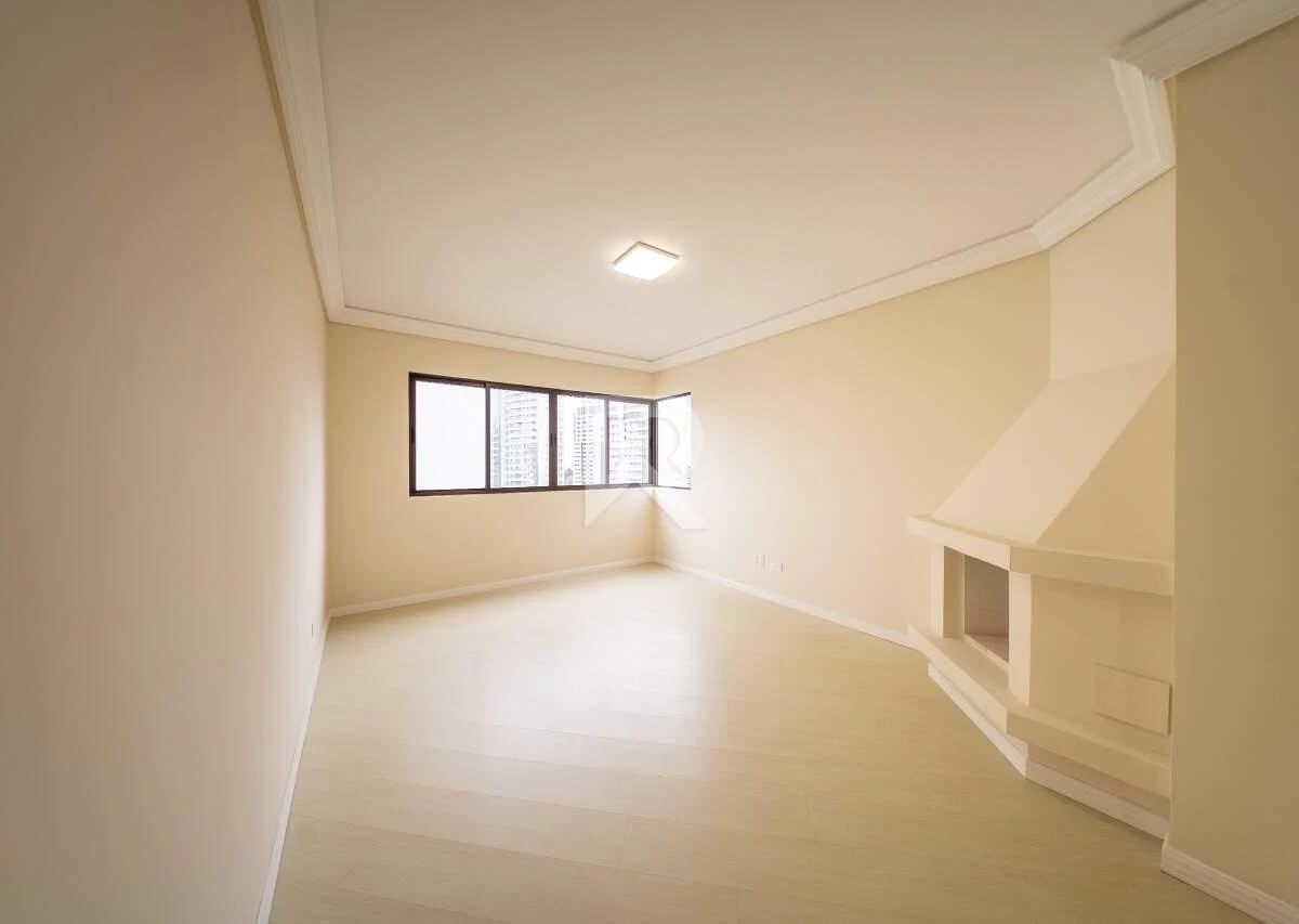119 m² apartment with a grill on the balcony and a bathtub — photo 5