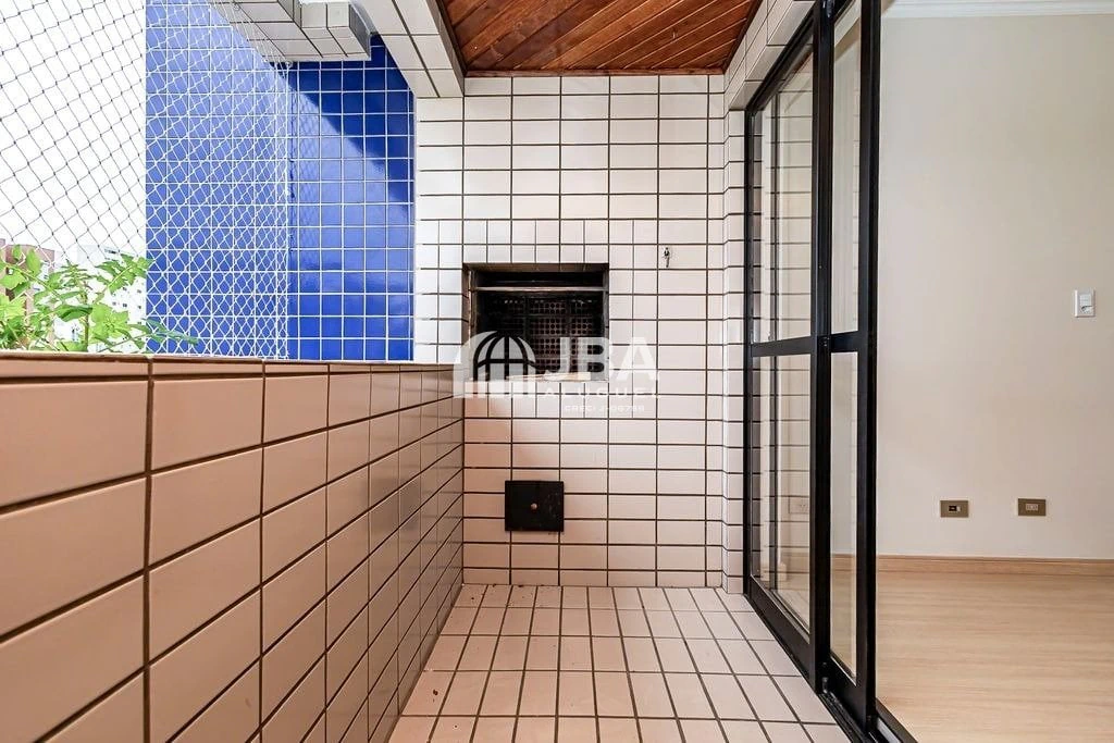 3-bedroom apartment with a home office in Curitiba
