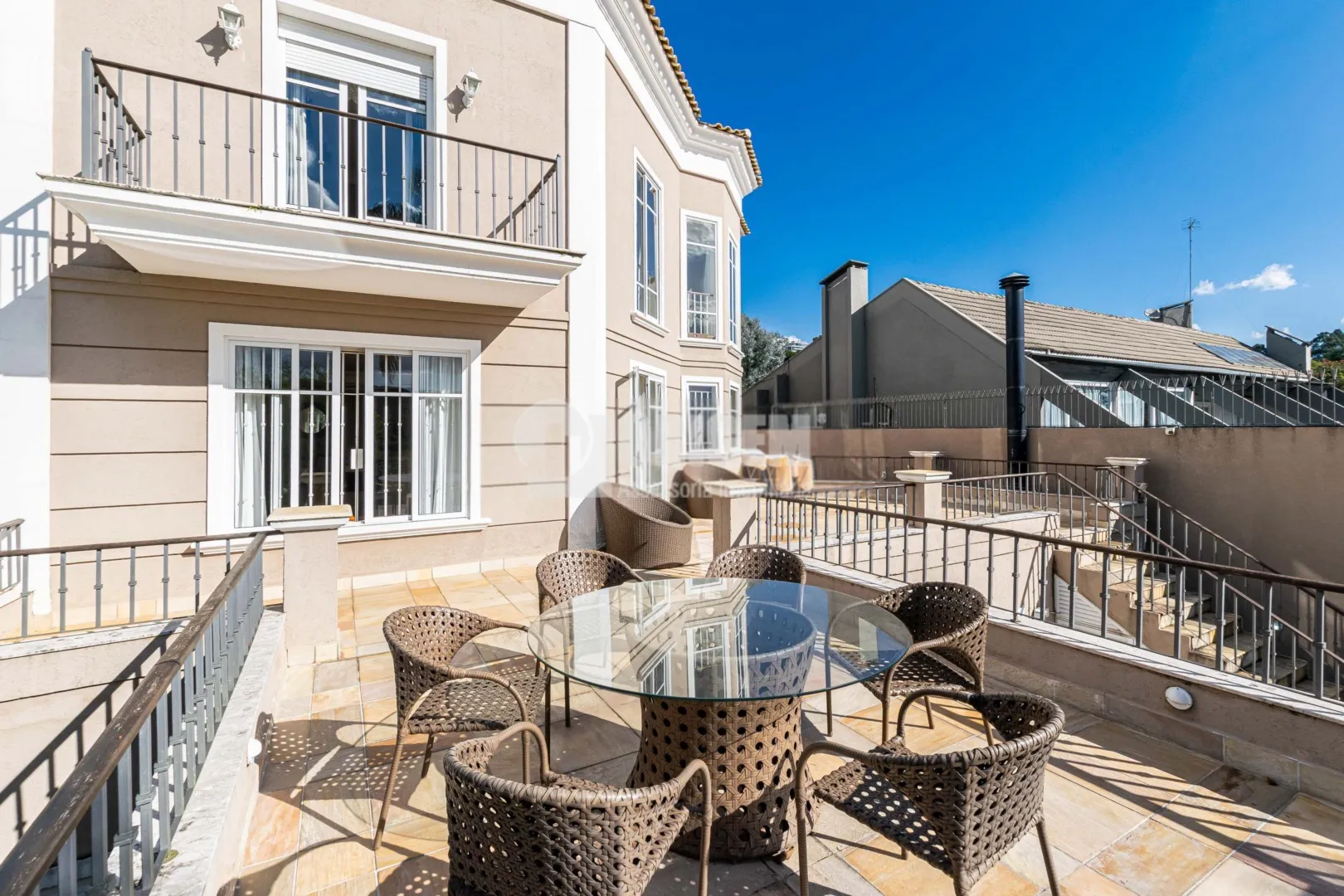 589 m² house with a bathtub and a water view — photo 49