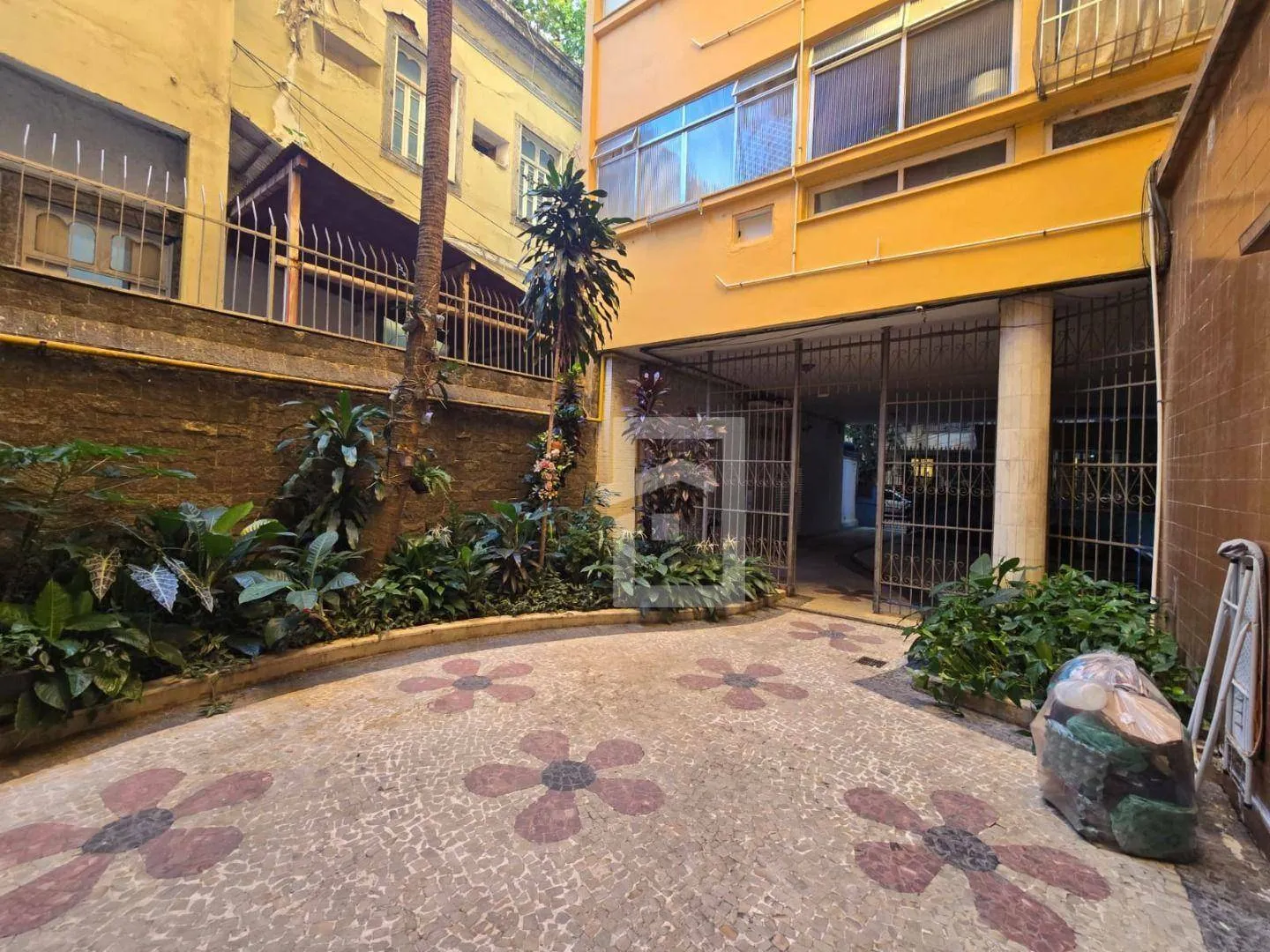 1-bedroom apartment with 24-hour concierge and 32 m² — photo 34