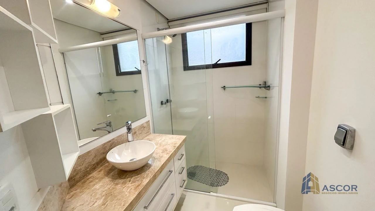 3-bedroom apartment with a bathtub in Florianópolis — photo 16