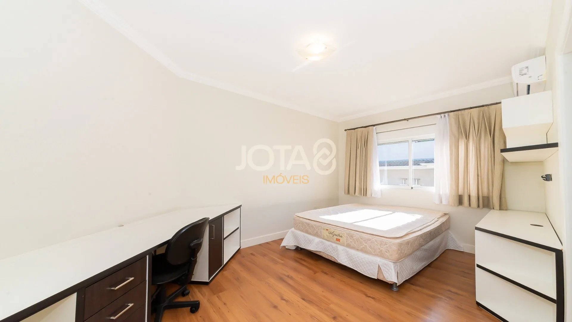 House with 3 bedrooms, 345 m² and 6 parking spaces — photo 34