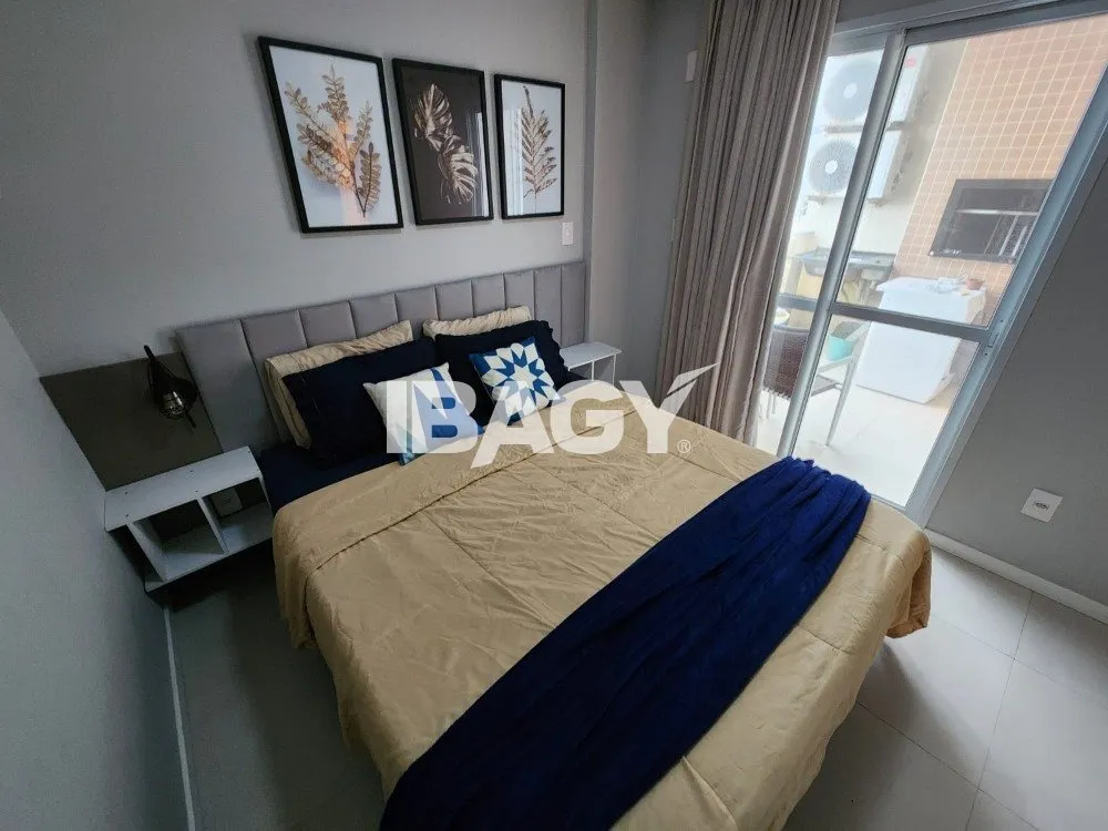 1-bedroom apartment with an open-plan kitchen — photo 10