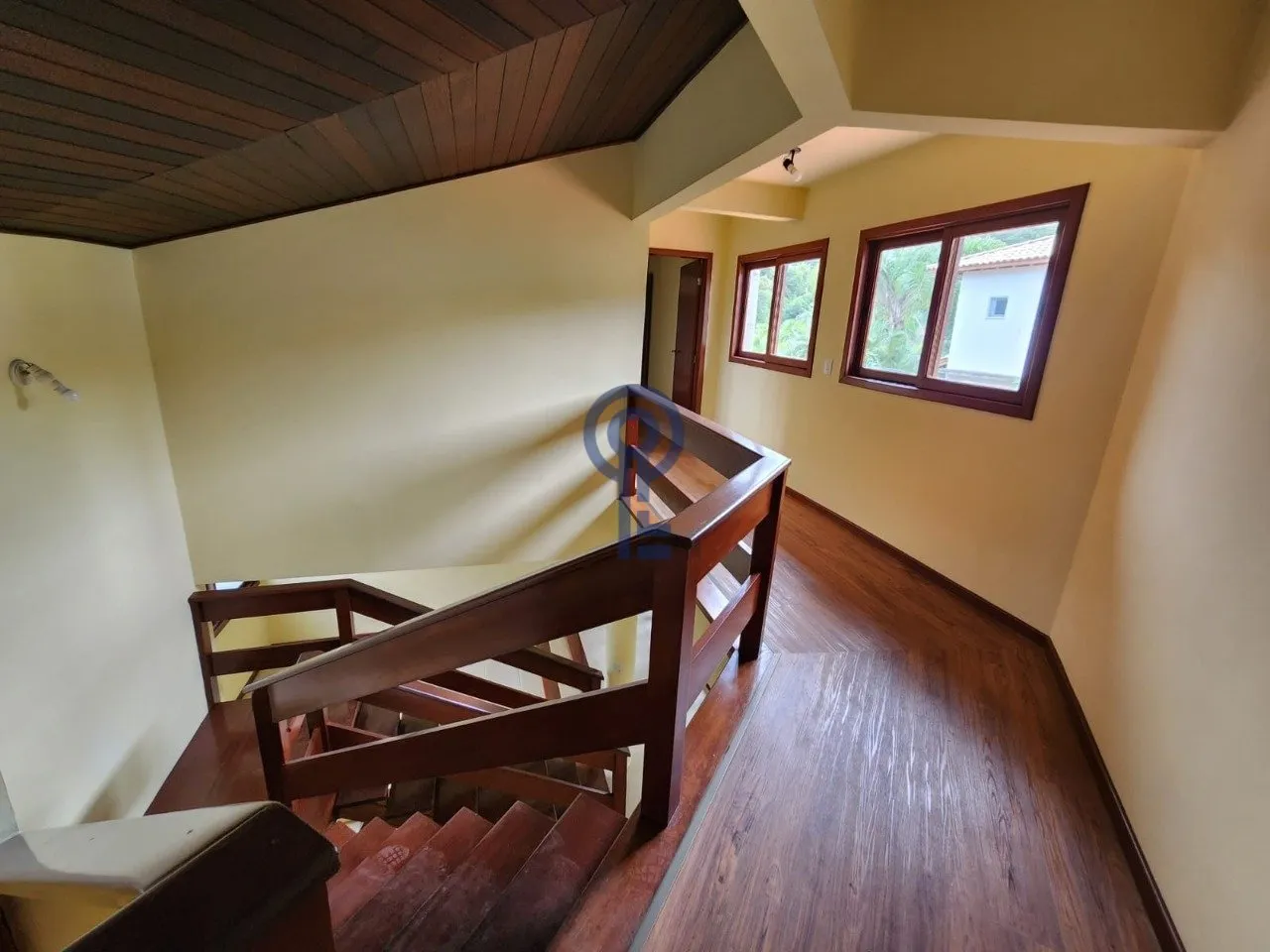 Casa em condomínio com 4 dormitórios e 4 banheiros