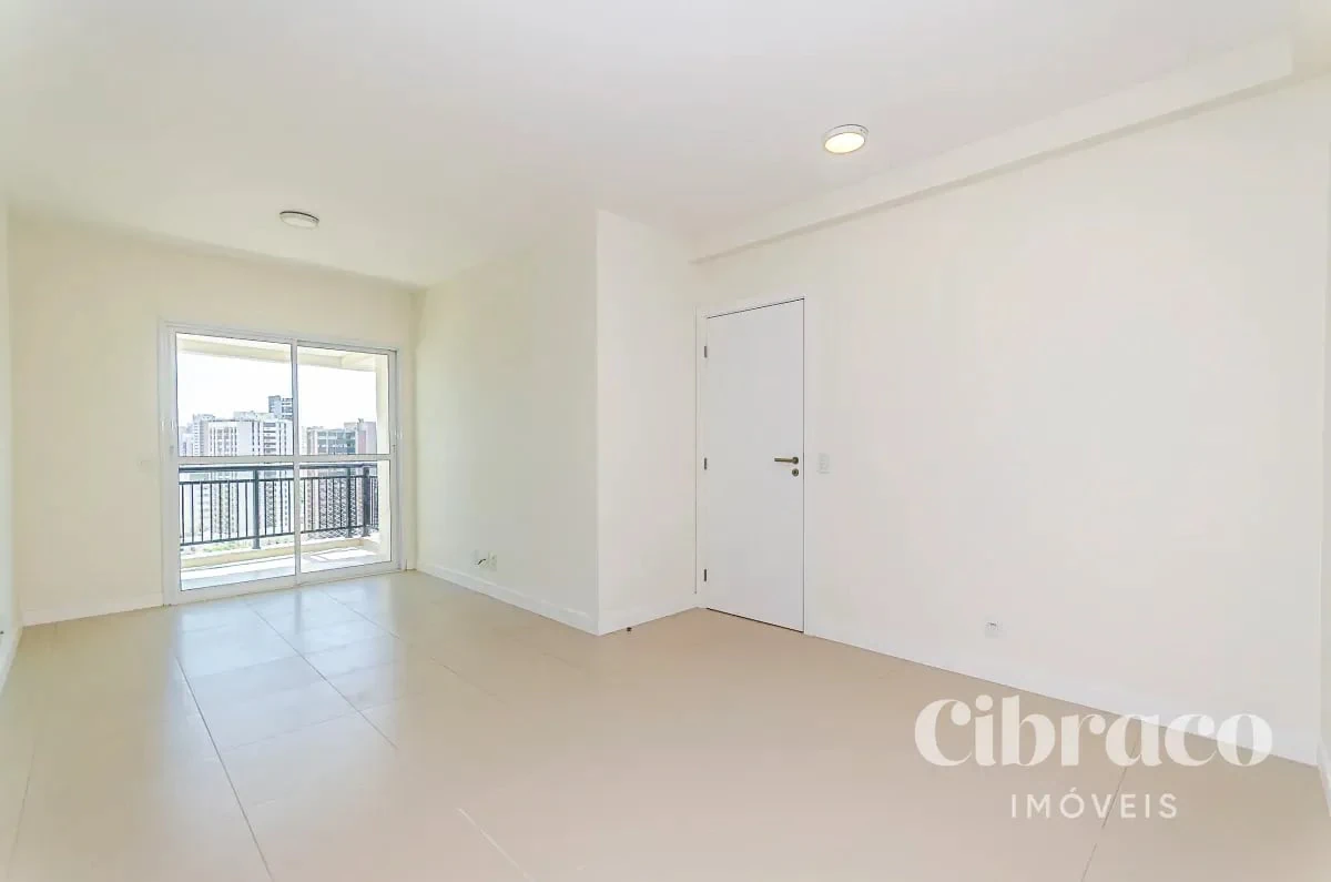 Balcony with a grill in a 2-bedroom apartment, 71 m² — photo 21