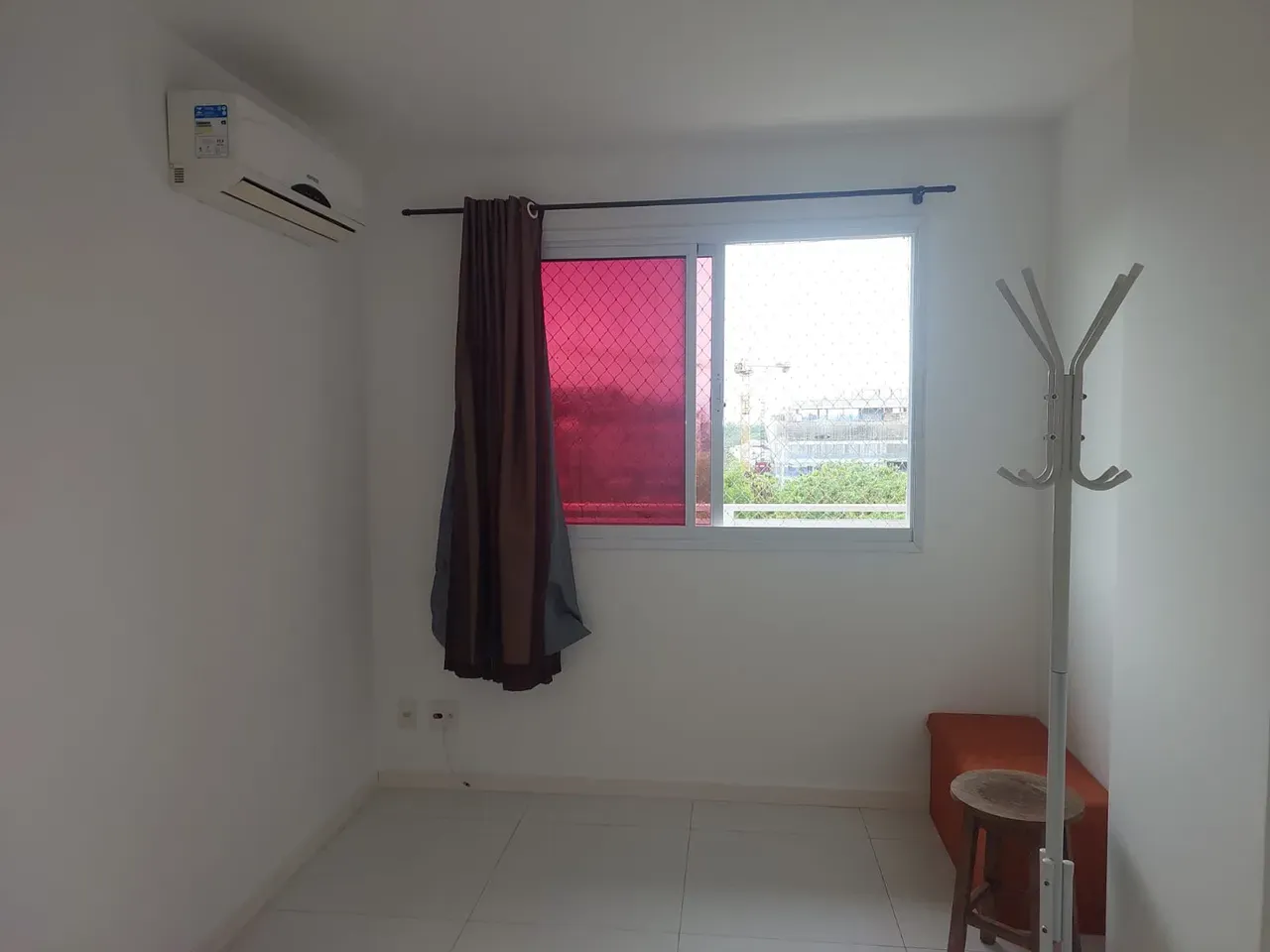 Balcony with a grill in a 2-bedroom apartment, 66 m² — photo 21