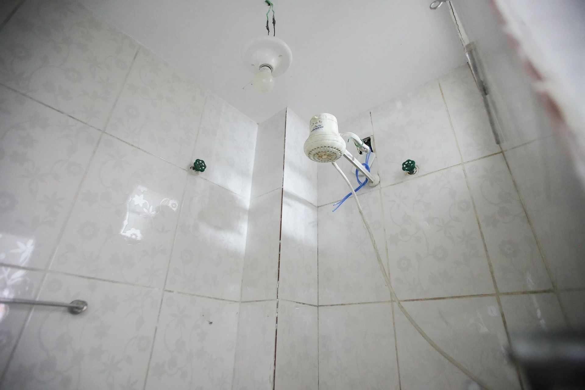 Unfurnished studio with 1 bedroom and 1 bathroom — photo 14