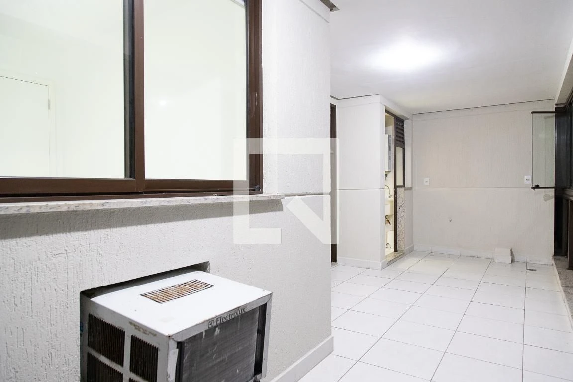 Glass-enclosed balcony in a 2-bedroom apartment, 74 m² — photo 14