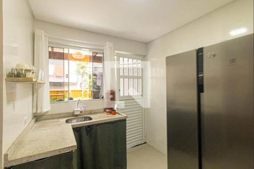 Furnished 2-bedroom house with 1 en-suite and private yard — photo 24
