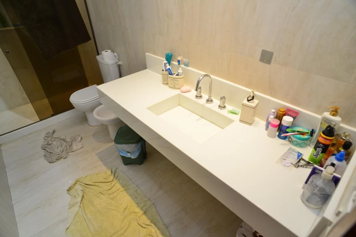 Furnished apartment, 300 m², with a glass-enclosed balcony