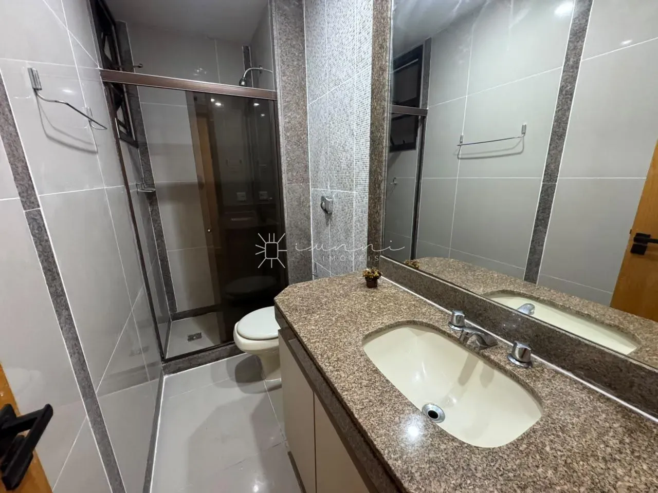 Wood or laminate floors in a 3-bedroom apartment, 140 m² — photo 9