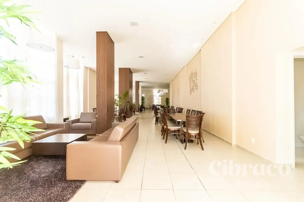 Balcony with a grill in a 4-bedroom apartment, 131 m² — photo 7