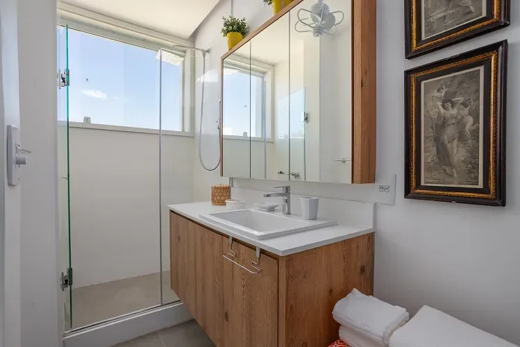 Furnished apartment with 3 bedrooms and an open-plan kitchen — photo 24