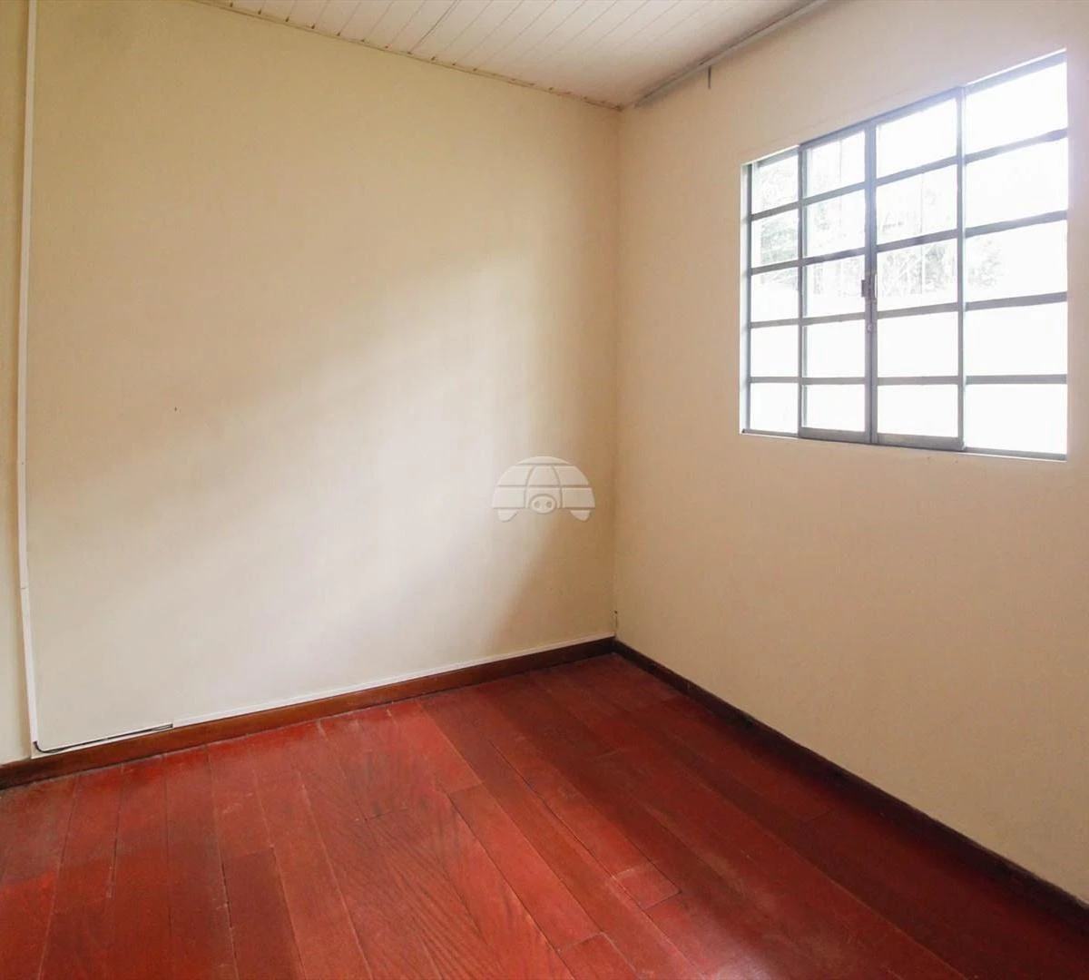 Wood or laminate floors in a 2-bedroom house, 40 m² — photo 3