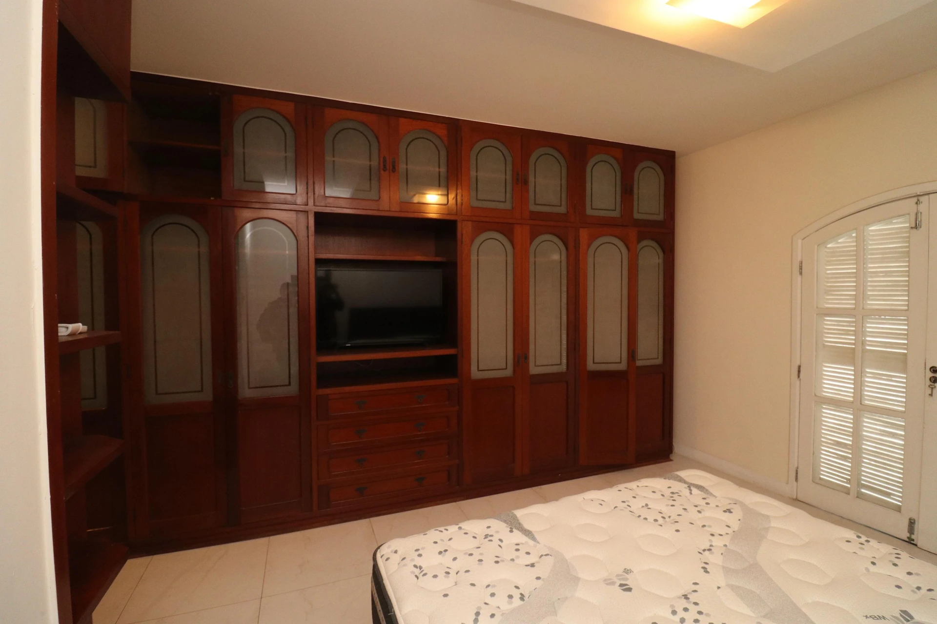 Vestidor y 5 dormitorios: casa de 420 m² — photo 13