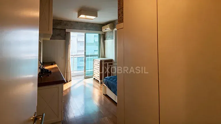 2-bedroom apartment in a building with a gym — photo 8