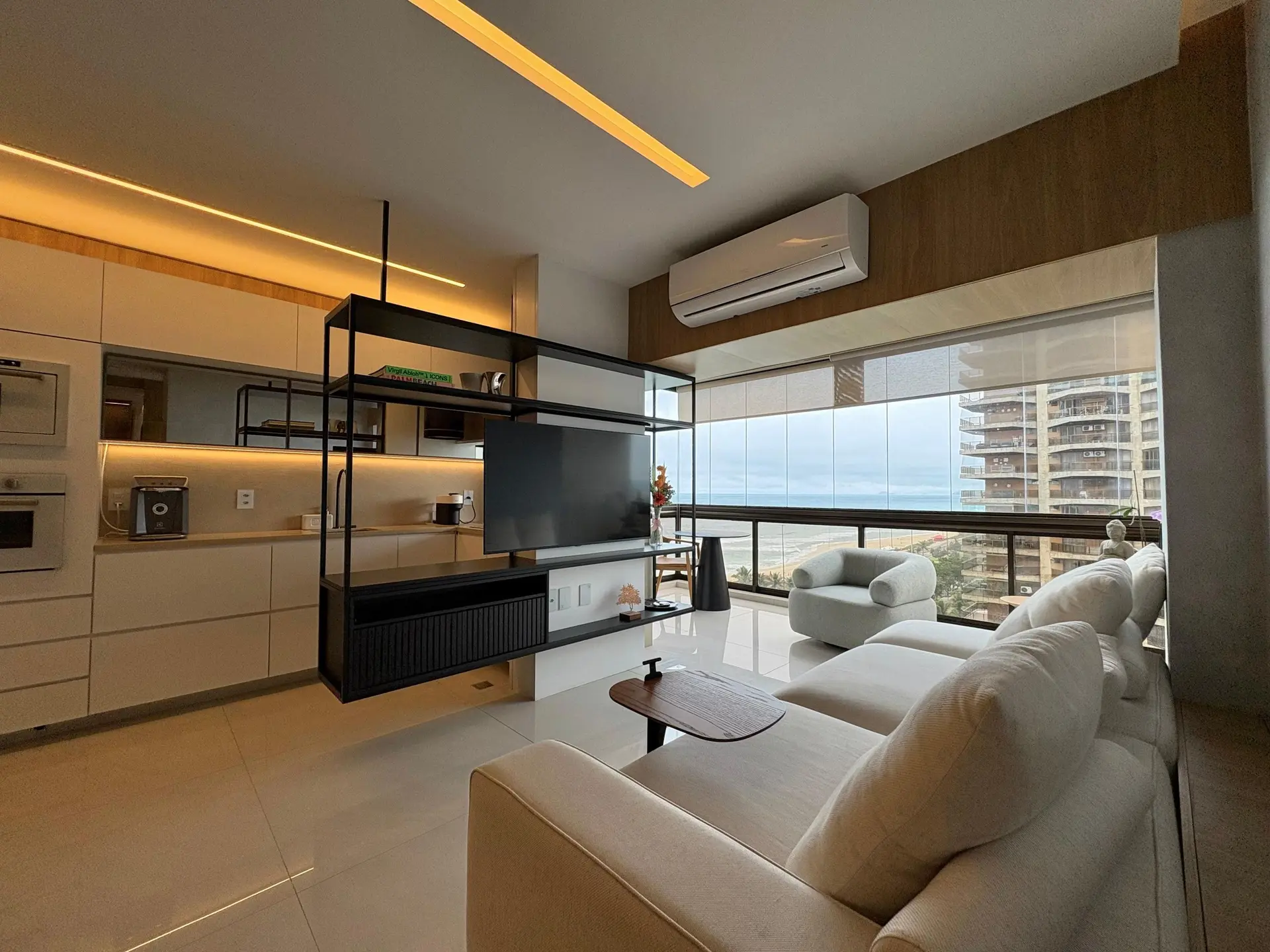 Furnished apartment, 75 m², with floor-to-ceiling windows