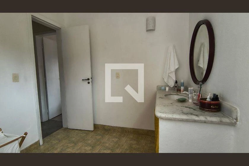 Furnished house, 270 m², with floor-to-ceiling windows — photo 38